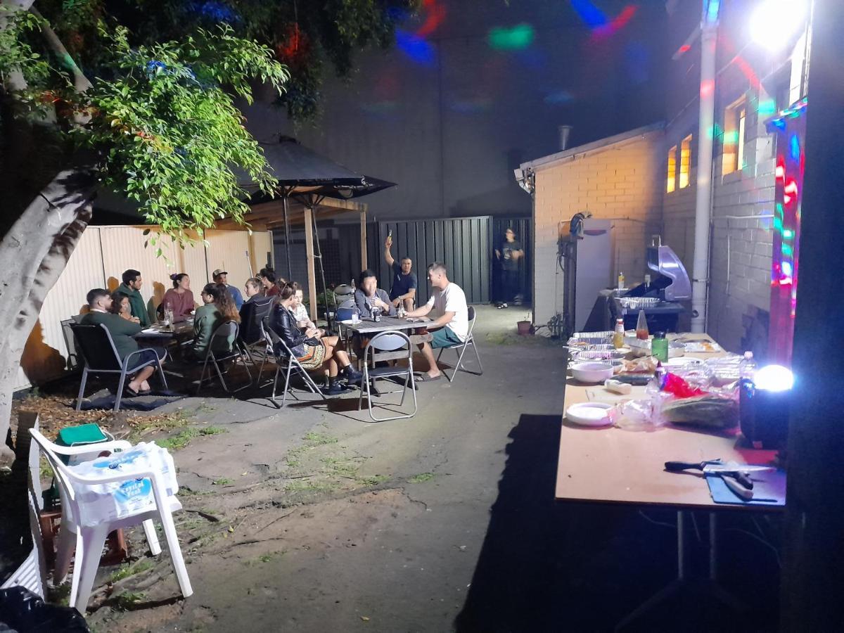 Ozi Inn Backpackers - Perth - מראה חיצוני תמונה